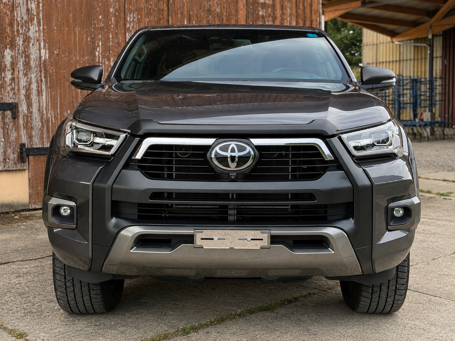 TOYOTA Hilux Double Cab.-Pick-up 2.8 D-4D 230 Invincible-showroom-element-2