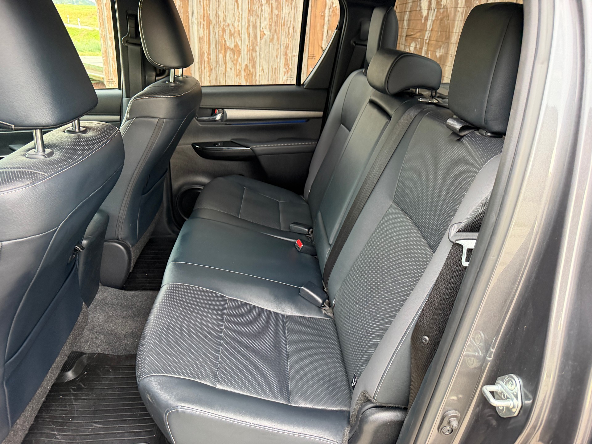 TOYOTA Hilux Double Cab.-Pick-up 2.8 D-4D 230 Invincible-image-11