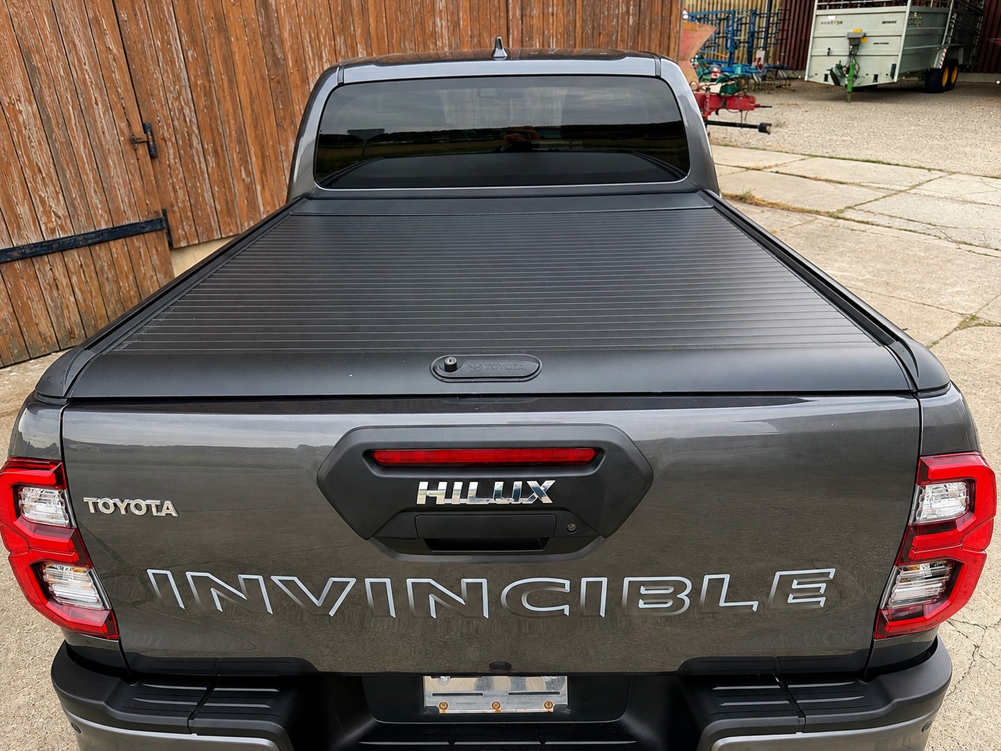 TOYOTA Hilux Double Cab.-Pick-up 2.8 D-4D 230 Invincible-image-4