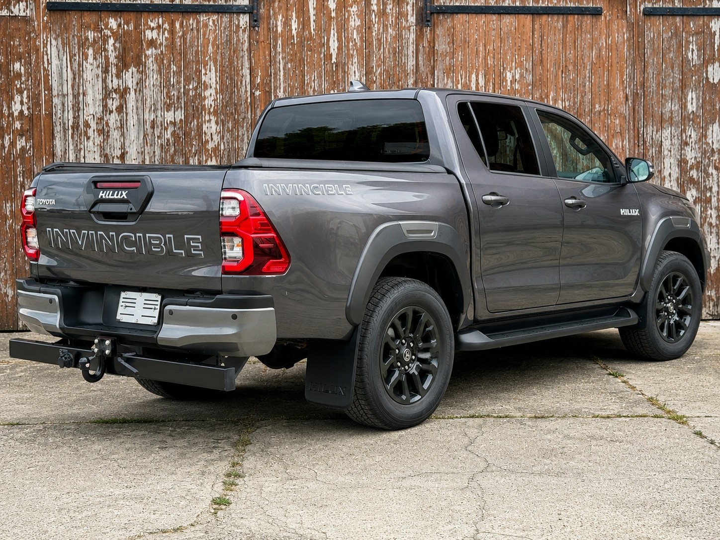 TOYOTA Hilux Double Cab.-Pick-up 2.8 D-4D 230 Invincible-showroom-element-1