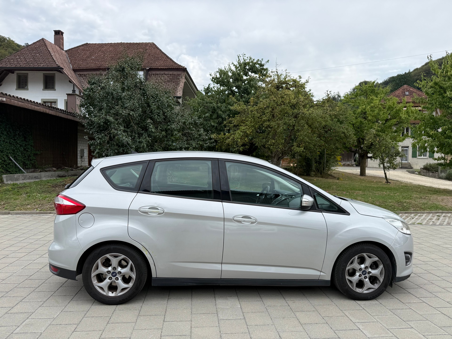 FORD C-Max 1.0 SCTi Titanium-image-3