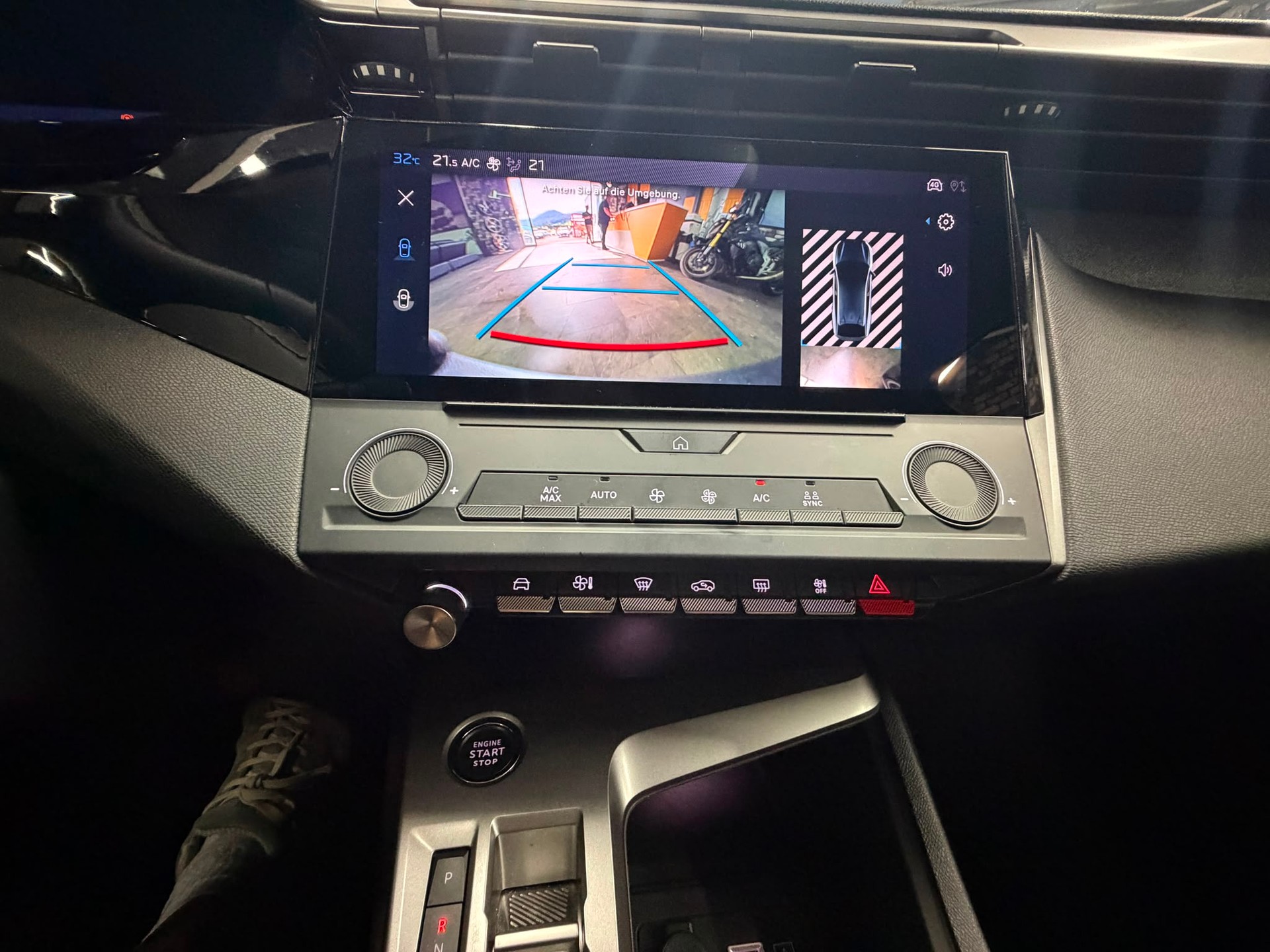 PEUGEOT 408 1.2 HEV 145 Allure-image-15