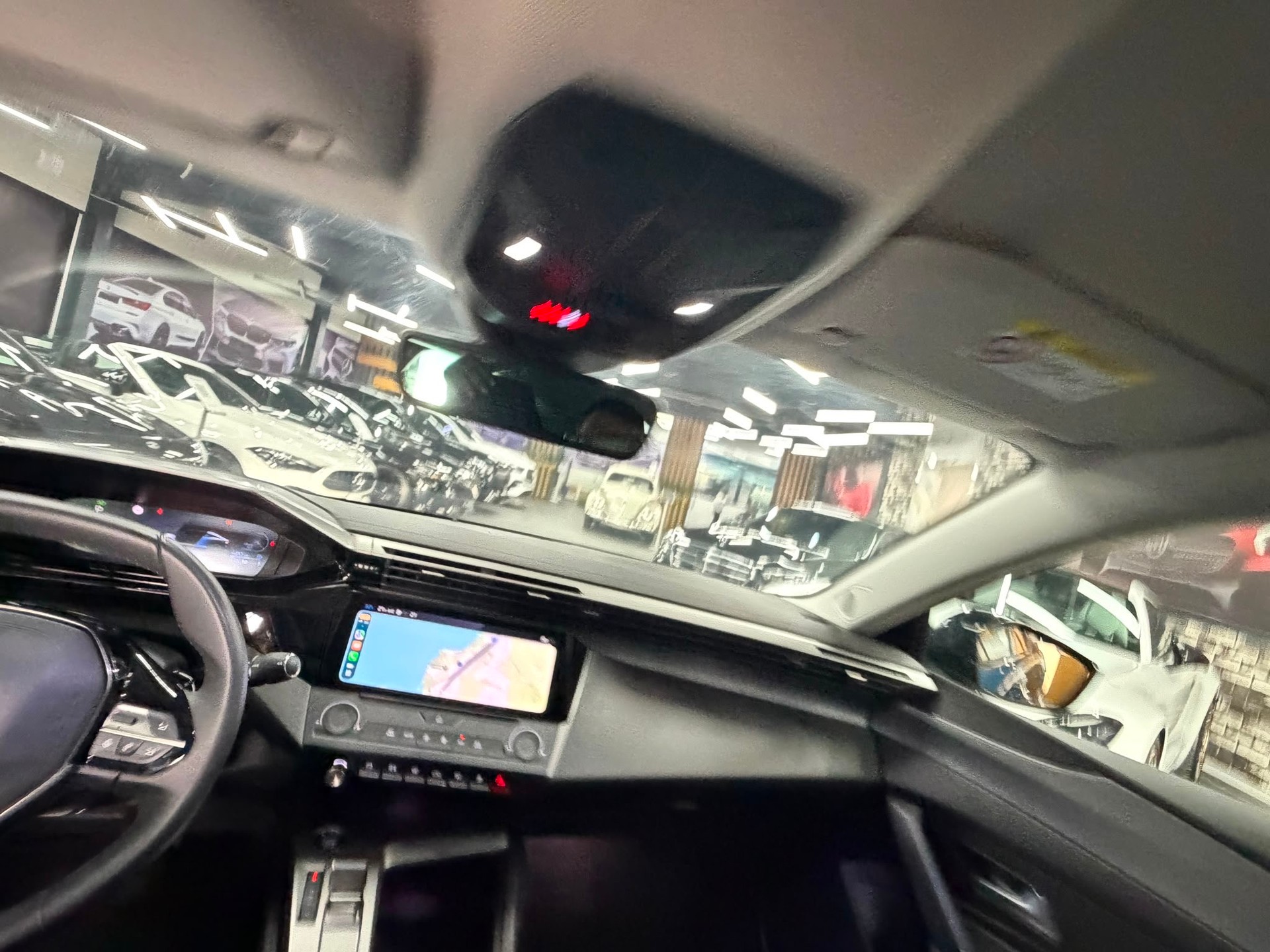 PEUGEOT 408 1.2 HEV 145 Allure-image-24