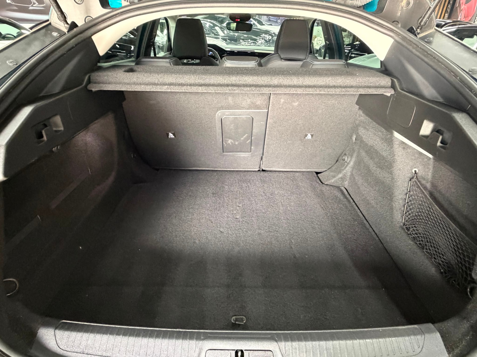 PEUGEOT 408 1.2 HEV 145 Allure-image-17