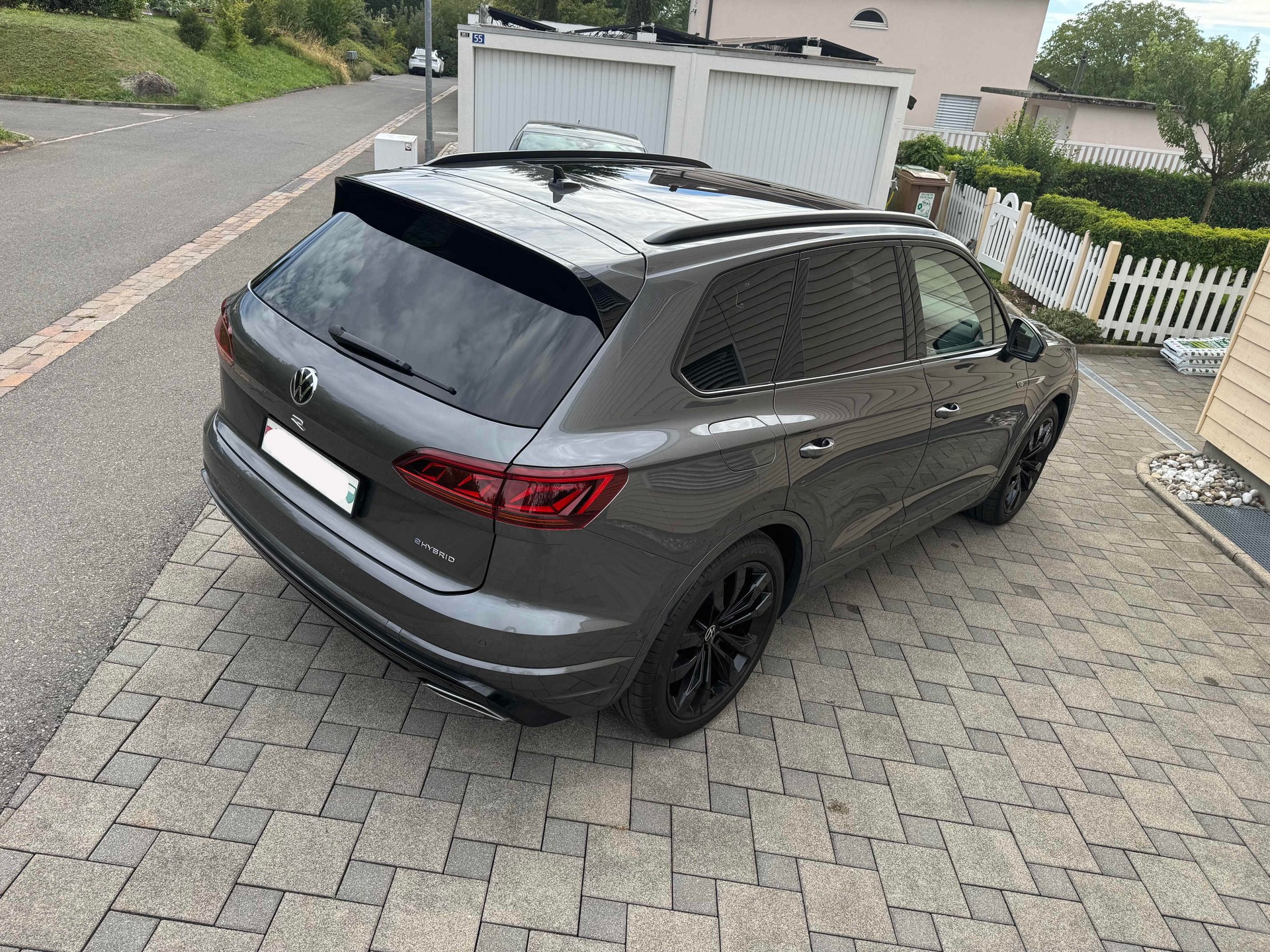 VW 3.0 V6 TSI PHEV R-image-4