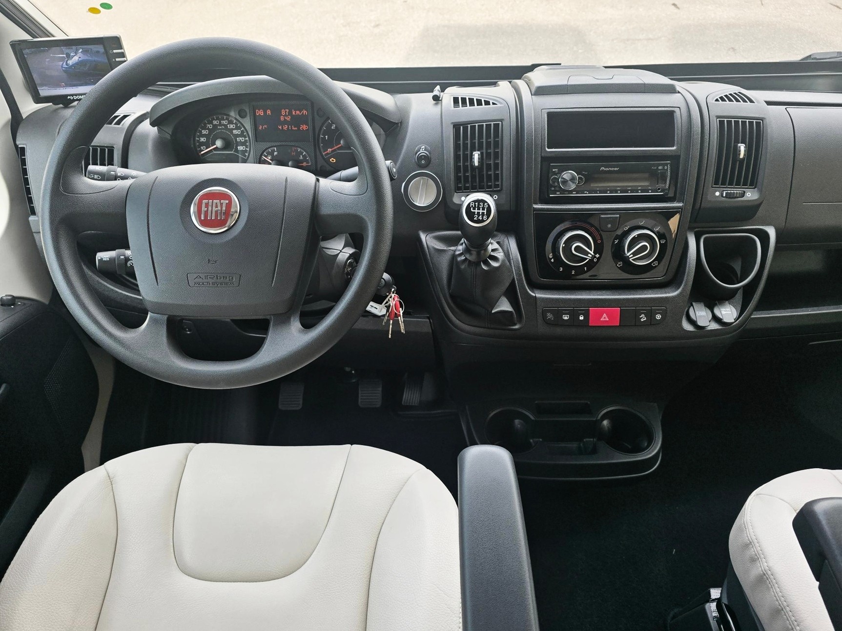 DREAMER CAMPERFIVE FUN 2,3 DIESEL H3 HOCHDACH FIAT DUCATO MJ 140-image-15