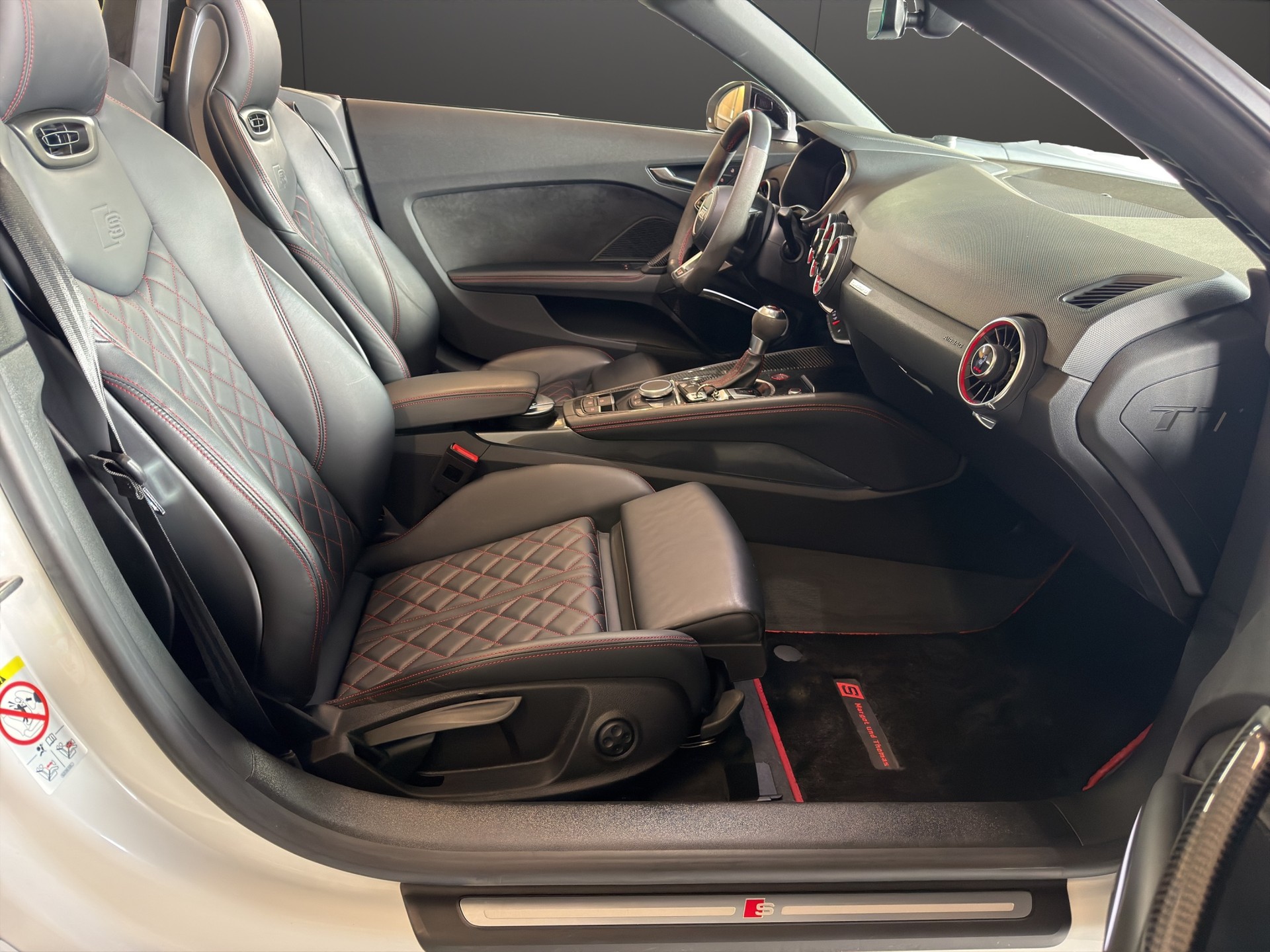 AUDI TT Roadster TTS S-tronic quattro-image-10