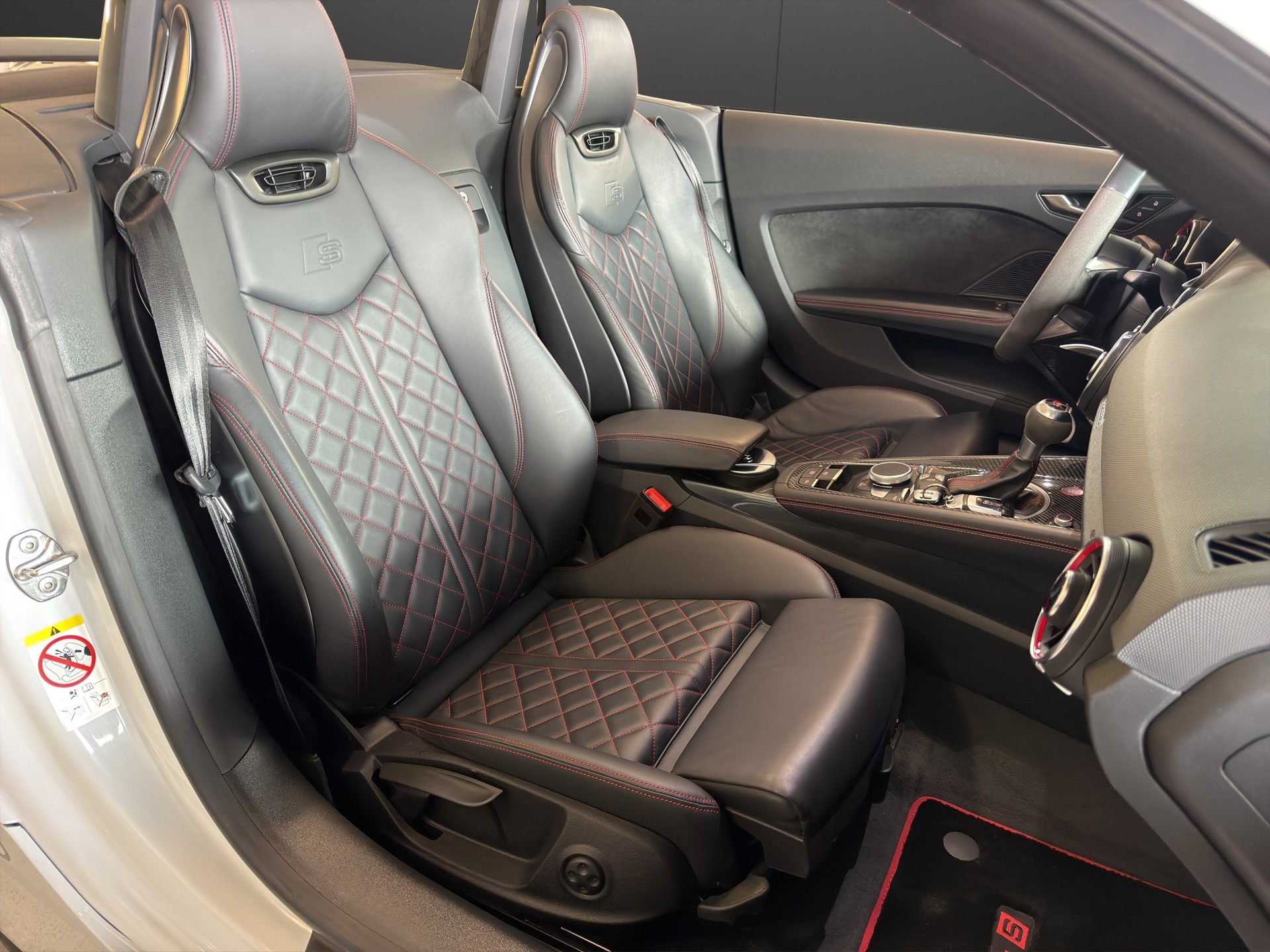 AUDI TT Roadster TTS S-tronic quattro-image-16