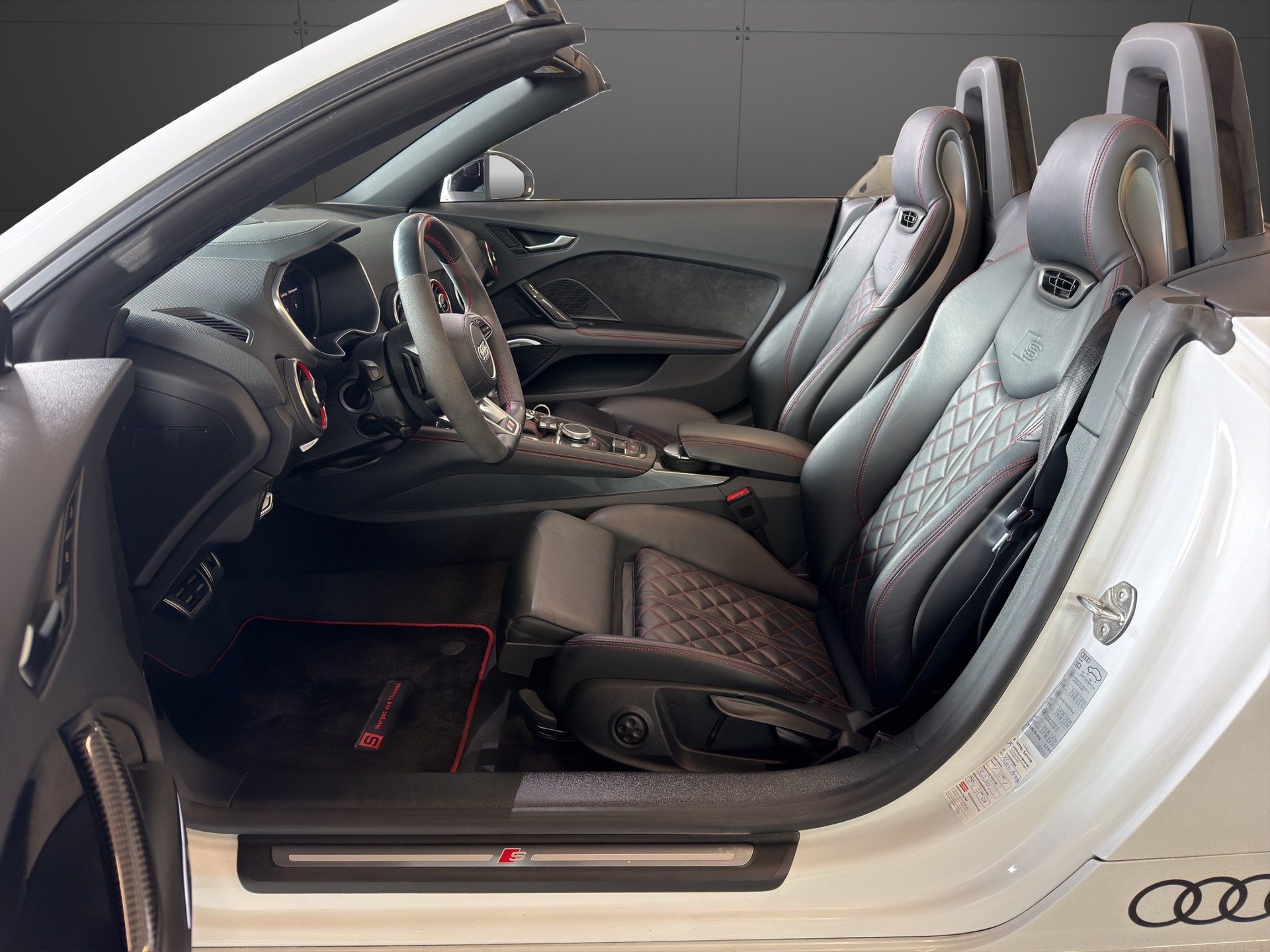 AUDI TT Roadster TTS S-tronic quattro-image-18