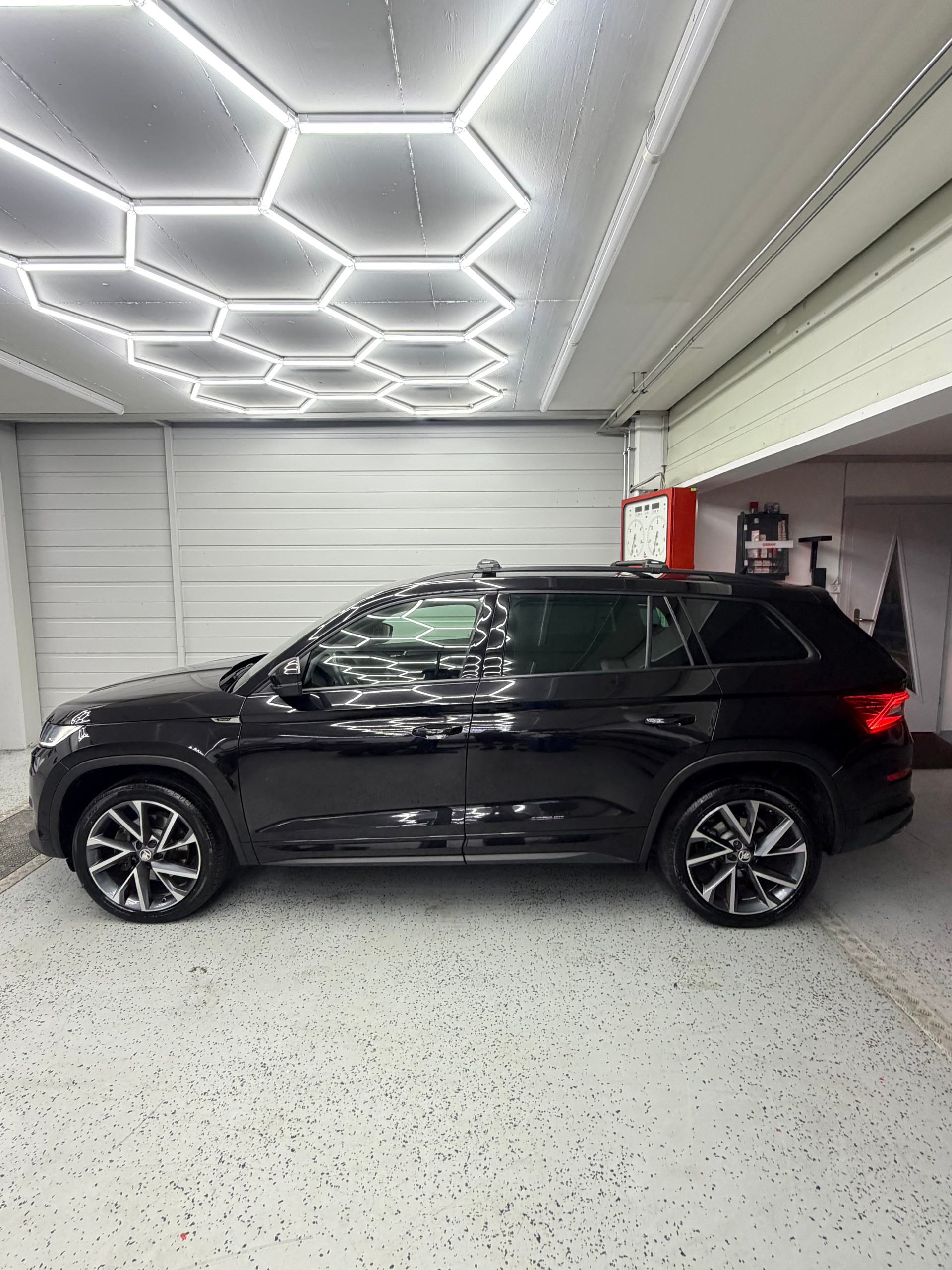 SKODA Kodiaq 2.0 TSI 4x4 SportLine-image-2