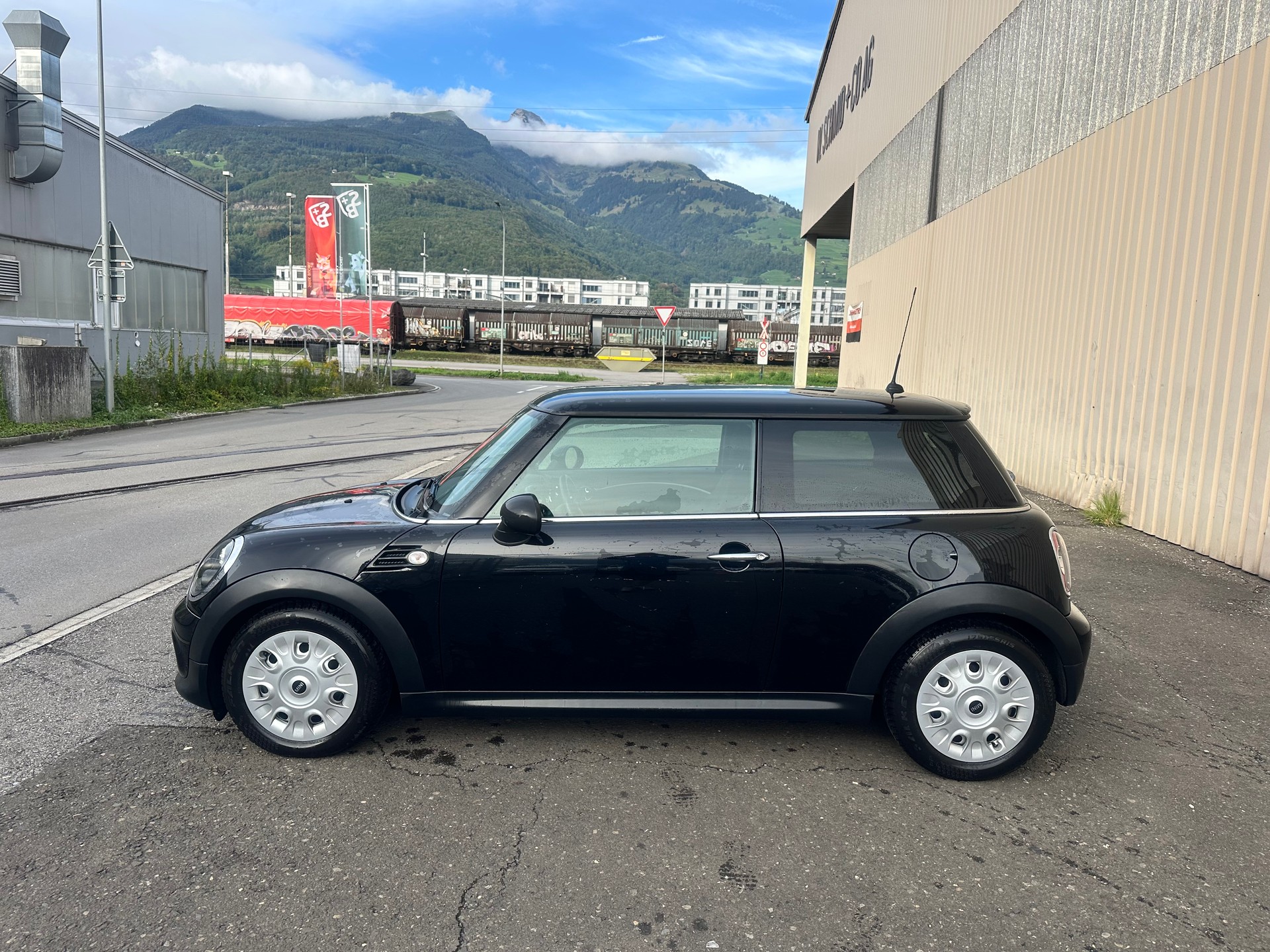MINI One-image-3