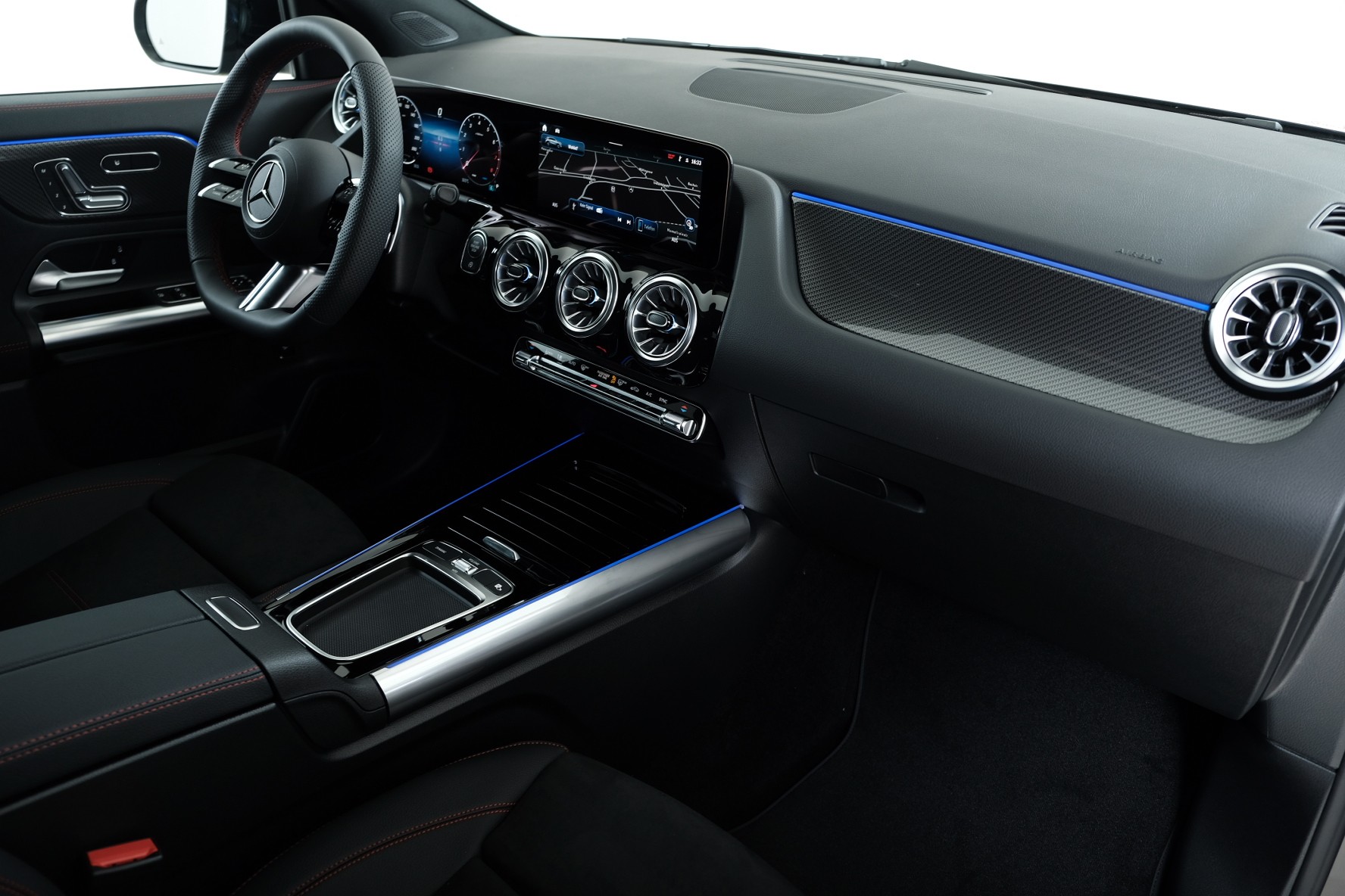 MERCEDES-BENZ GLA 250 Swiss Star AMG Line 4matic H247-image-4