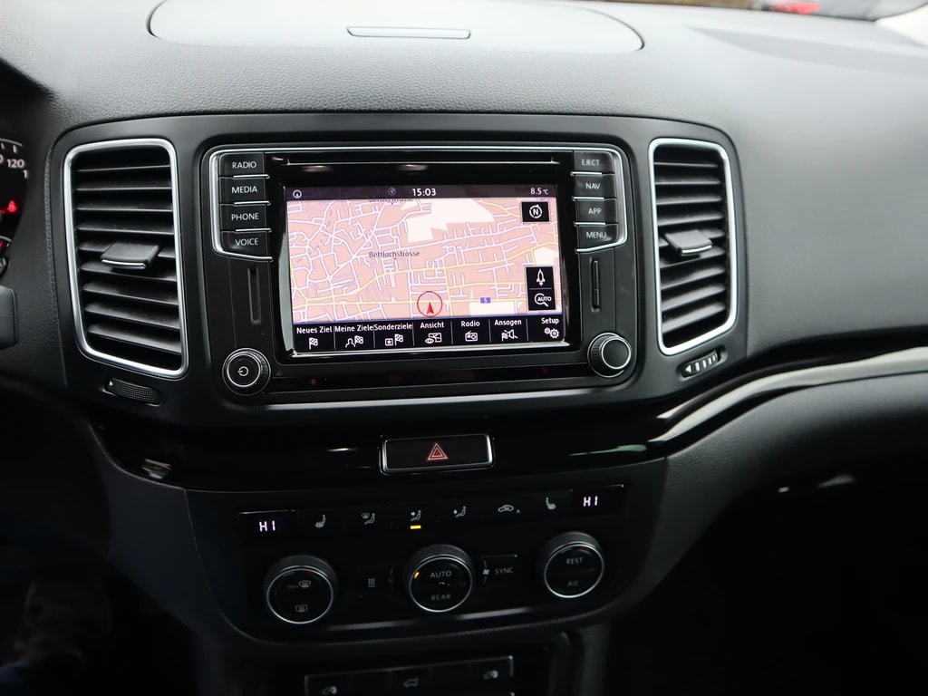 VW Sharan 2.0 TDI BMT Highline 4Motion DSG ** Alcantara-Leder ** Gr-Navi ** RF-Kamera ** ACC ** Totwinkel-Assistent ** Ab MFK-image-9