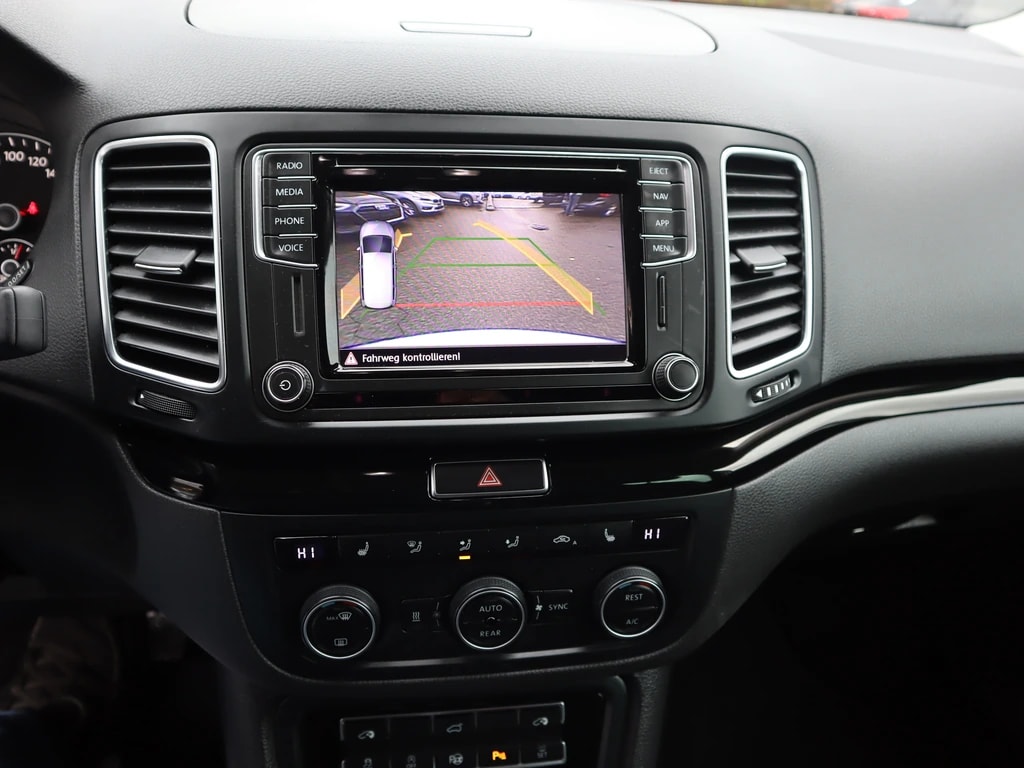 VW Sharan 2.0 TDI BMT Highline 4Motion DSG ** Alcantara-Leder ** Gr-Navi ** RF-Kamera ** ACC ** Totwinkel-Assistent ** Ab MFK-image-10