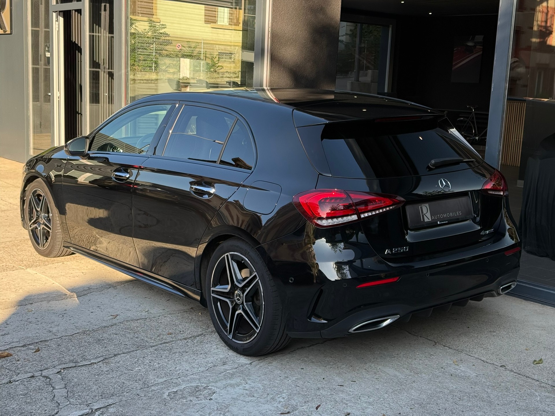 MERCEDES-BENZ A 250 4Matic AMG Line 4Matic 7G-DCT-image-16
