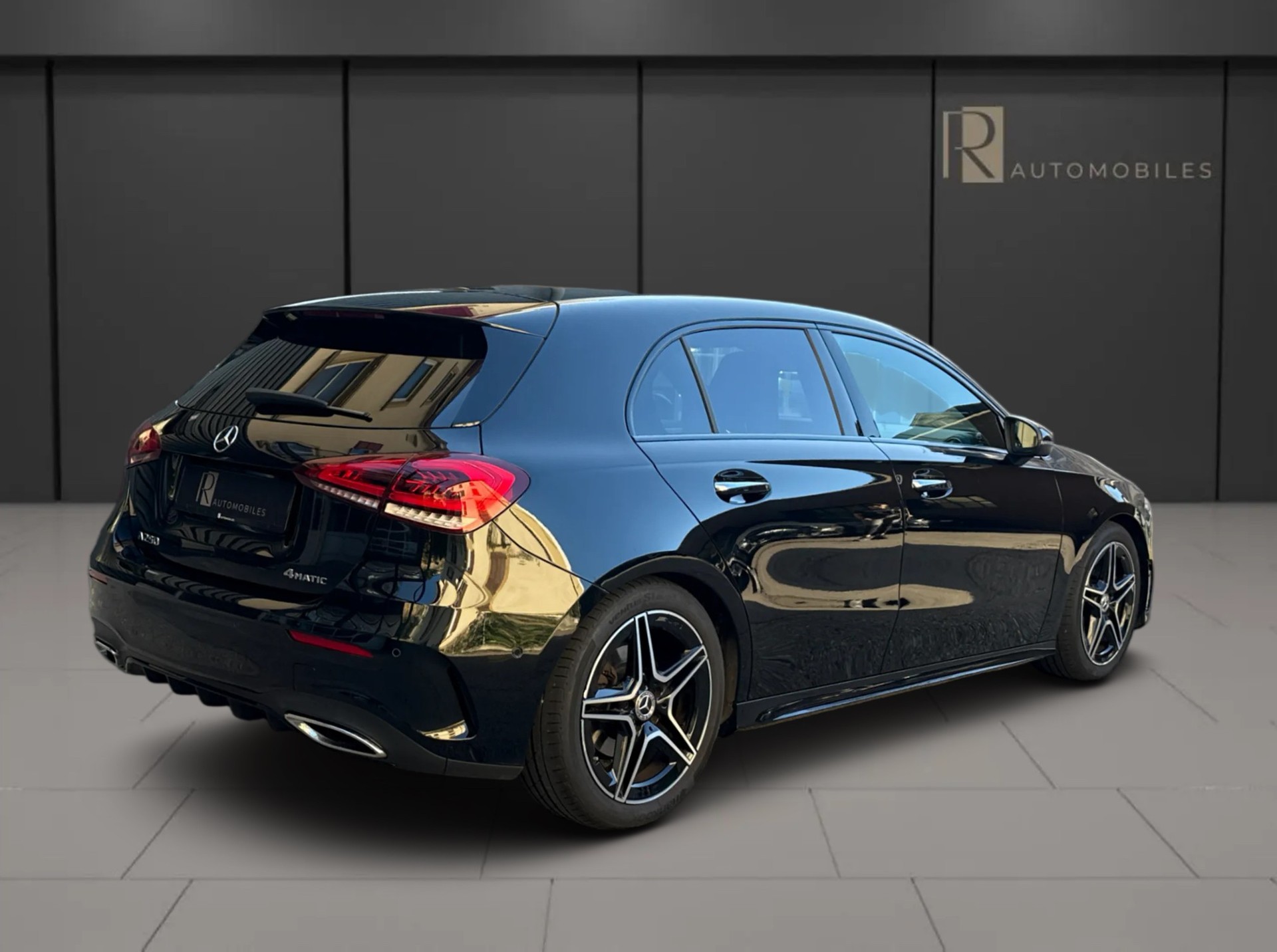 MERCEDES-BENZ A 250 4Matic AMG Line 4Matic 7G-DCT-image-2