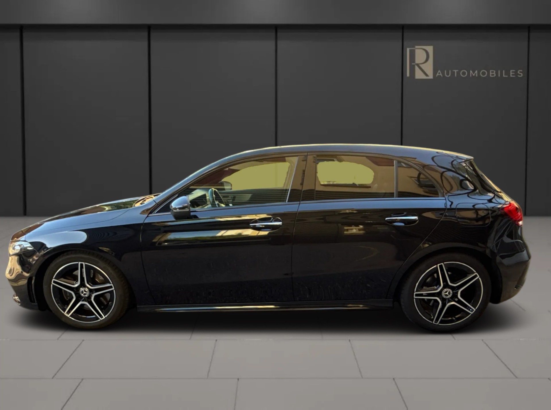 MERCEDES-BENZ A 250 4Matic AMG Line 4Matic 7G-DCT-image-4
