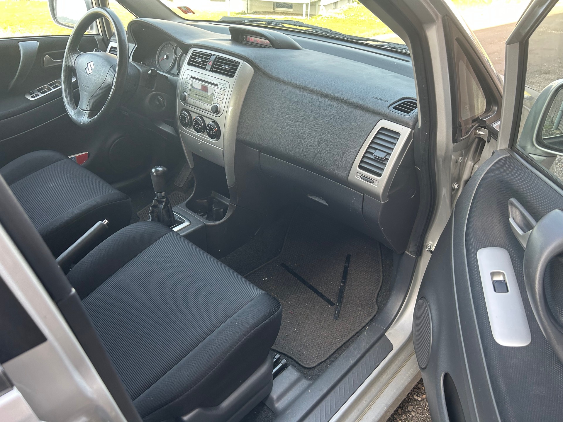 SUZUKI Liana 1.6 16V GL Top 4WD-image-14