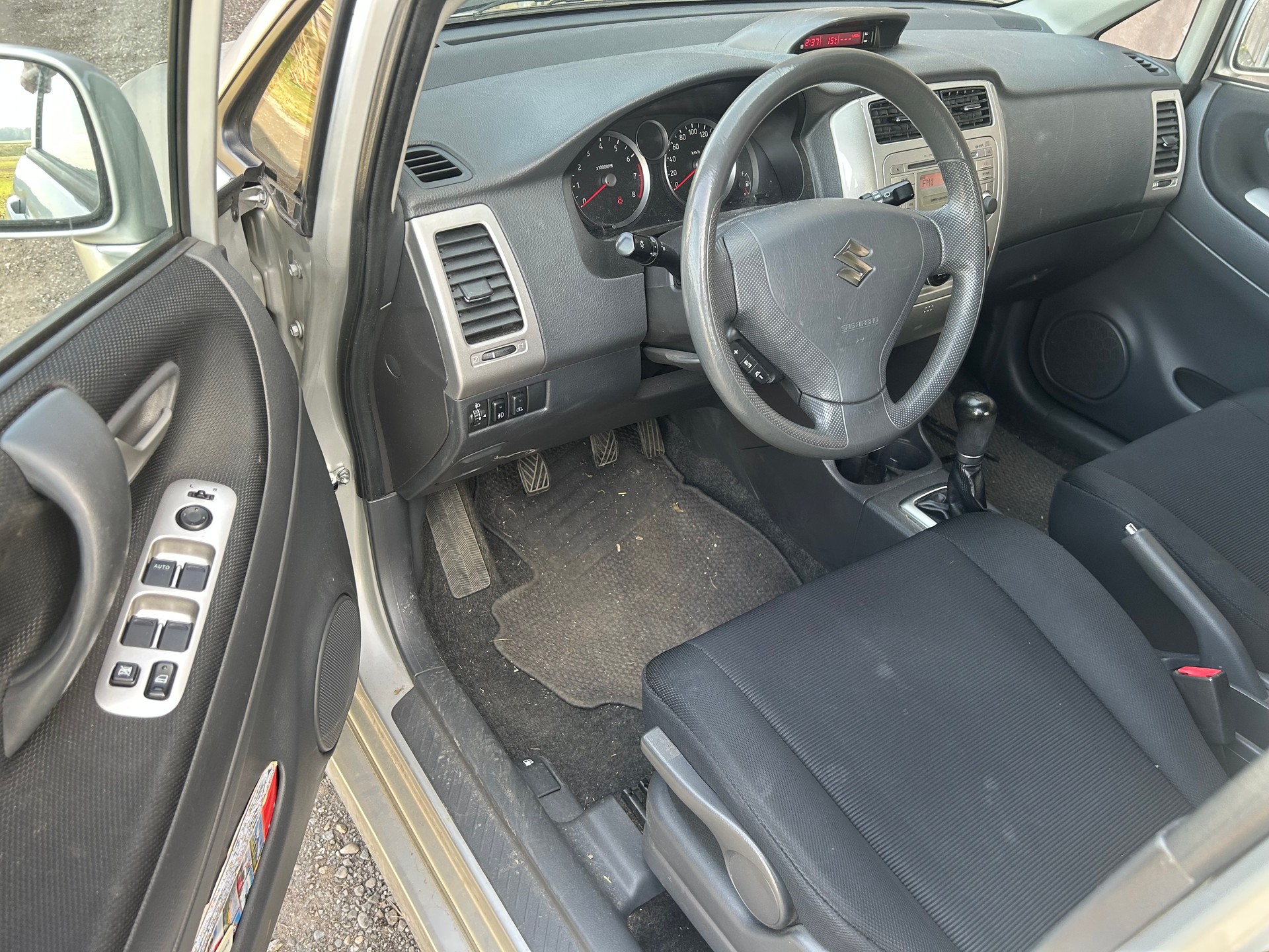 SUZUKI Liana 1.6 16V GL Top 4WD-image-13