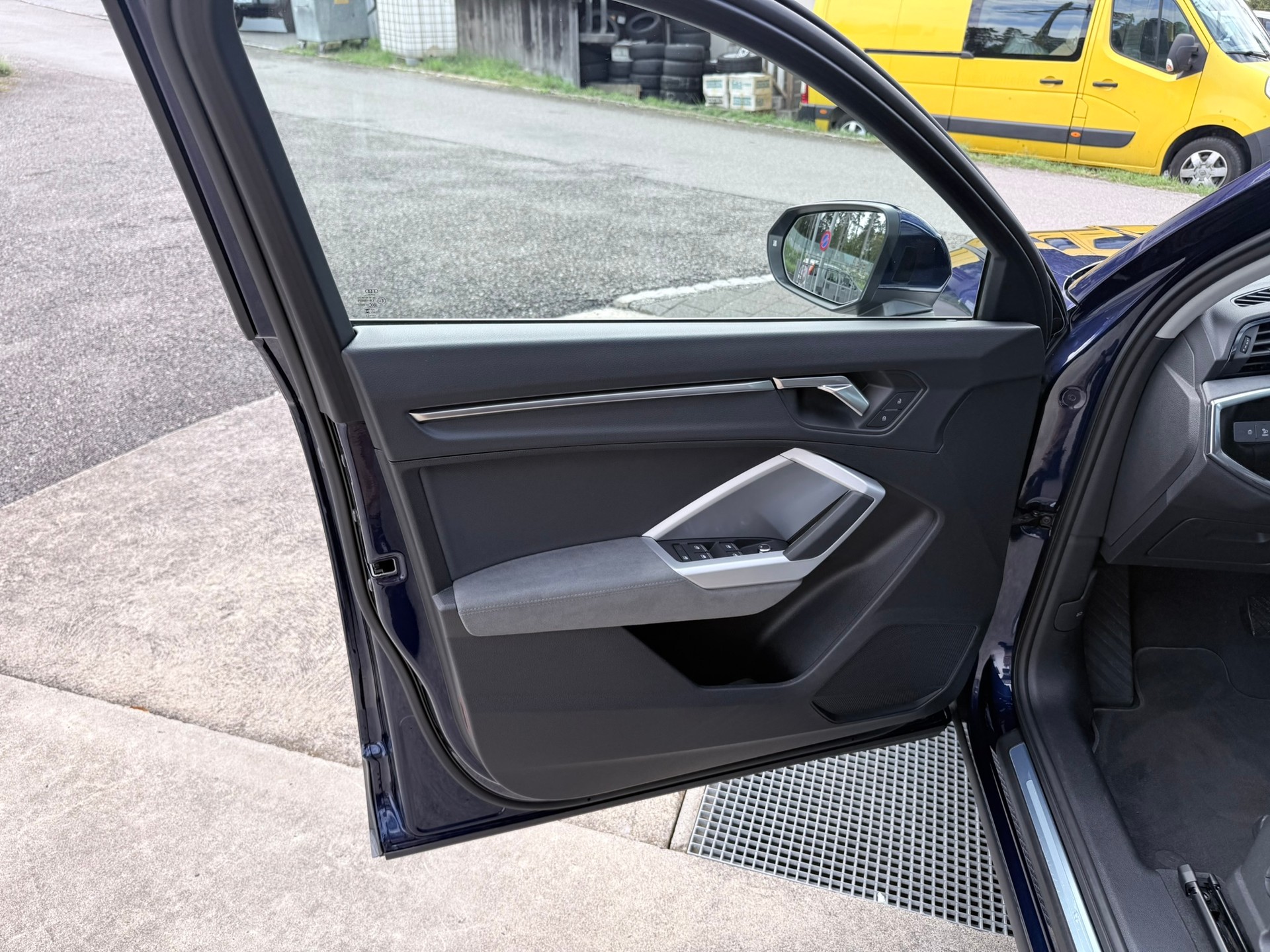 AUDI Q3 35 TFSI advanced S-tronic-image-16