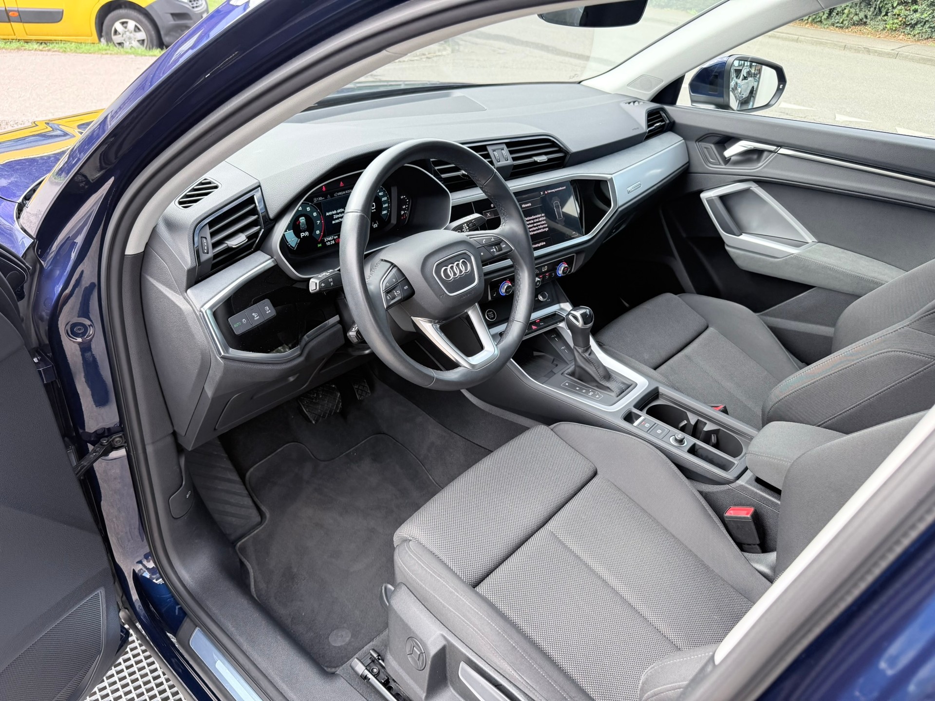 AUDI Q3 35 TFSI advanced S-tronic-image-18
