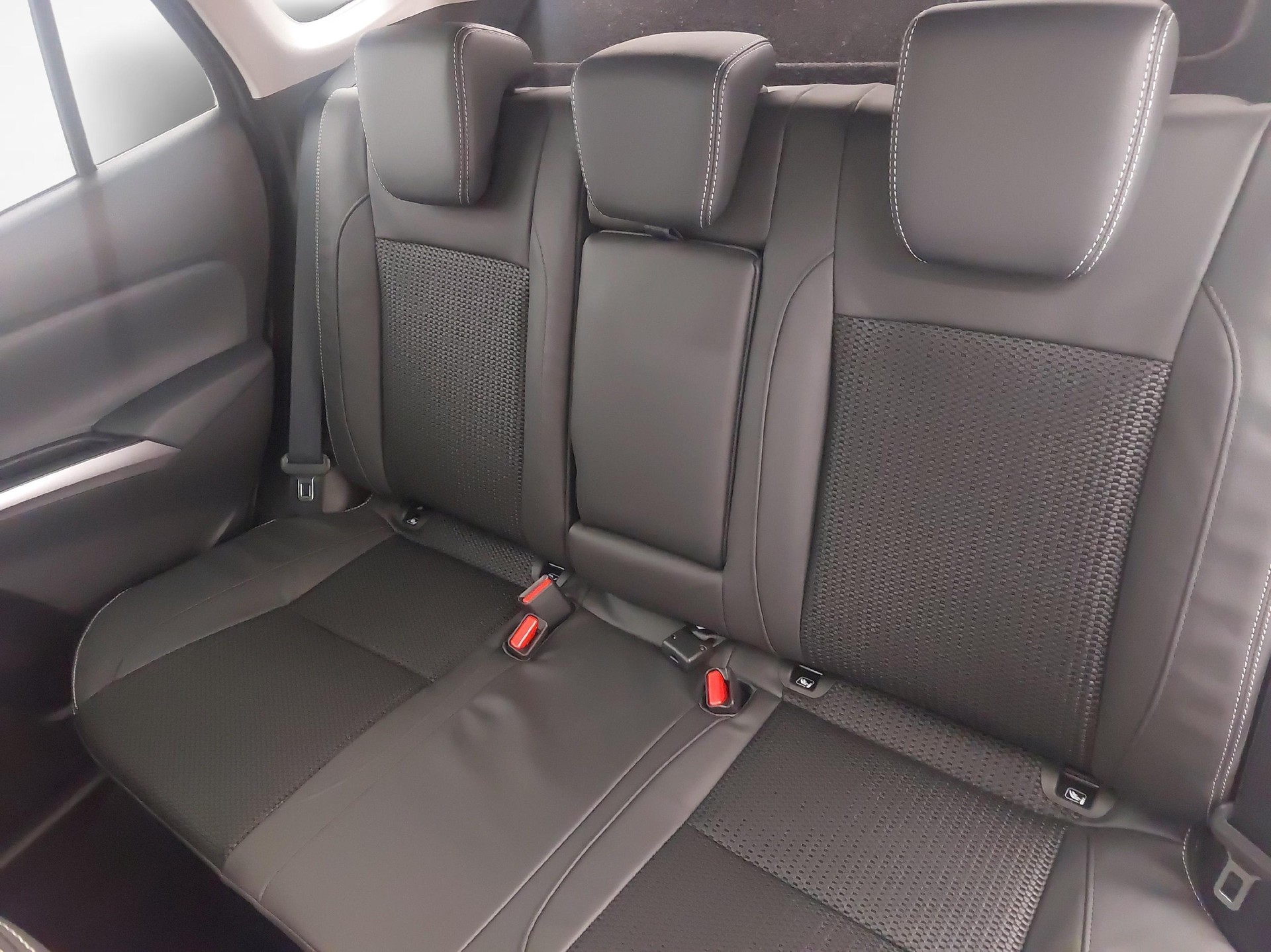 SUZUKI S-Cross 1.4 T Sakura Top Hybrid 4x4 / 1.99% Leasing-image-10