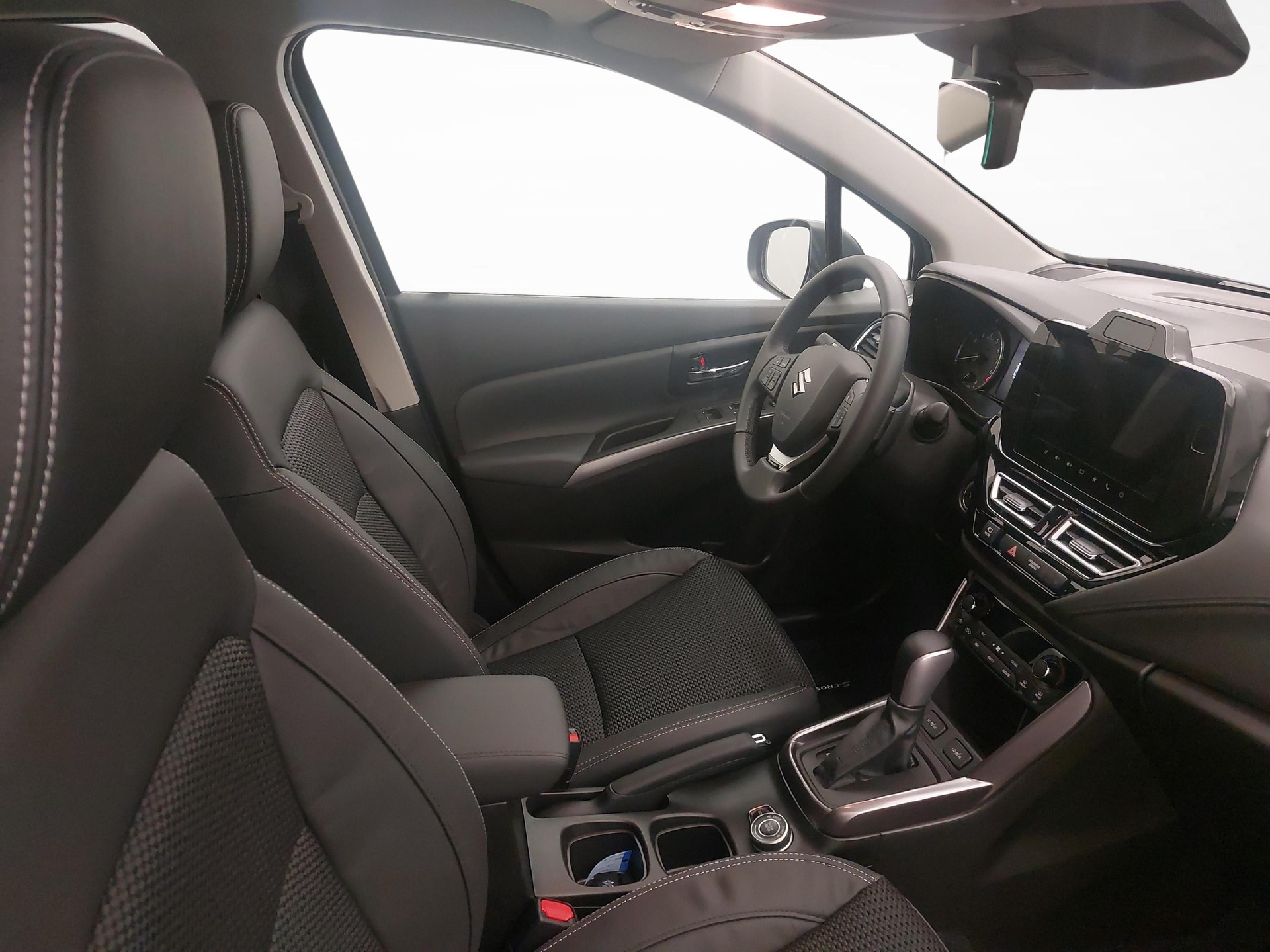 SUZUKI S-Cross 1.4 T Sakura Top Hybrid 4x4 / 1.99% Leasing-image-9