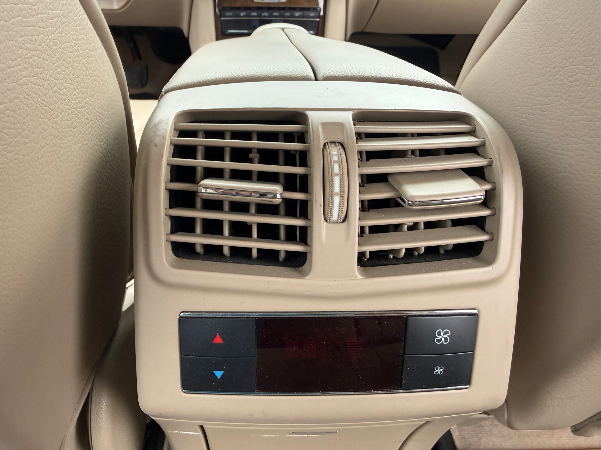 MERCEDES-BENZ E 350 Avantgarde 4Matic 7G-Tronic-image-11