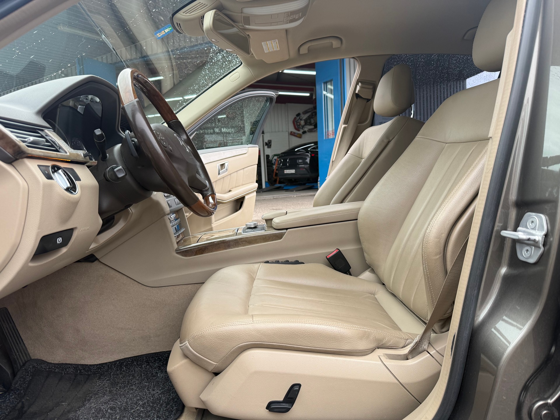 MERCEDES-BENZ E 350 Avantgarde 4Matic 7G-Tronic-image-7
