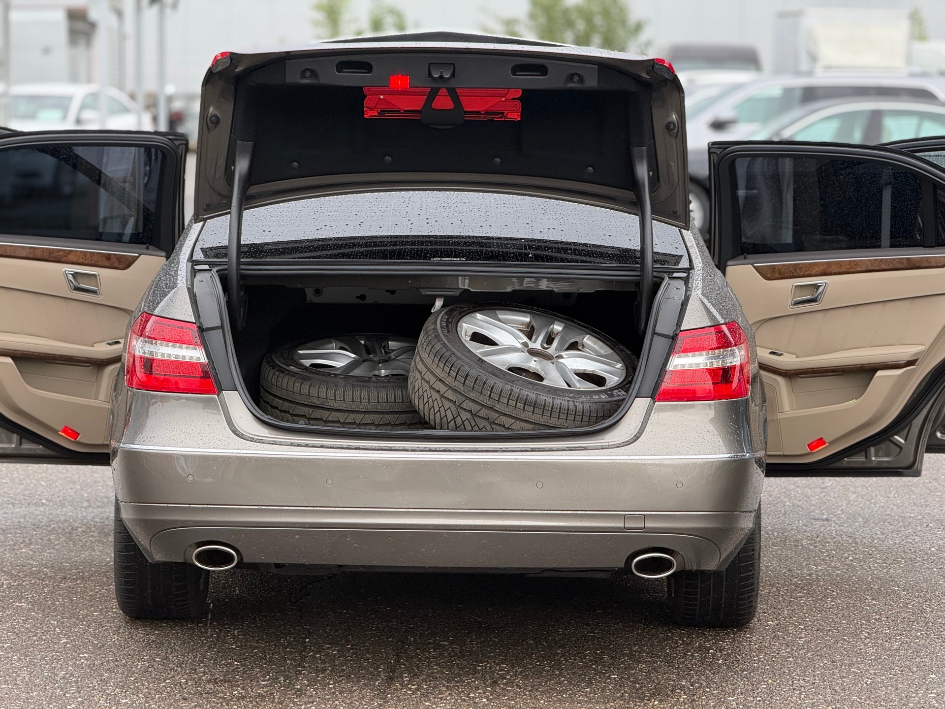 MERCEDES-BENZ E 350 Avantgarde 4Matic 7G-Tronic-image-8