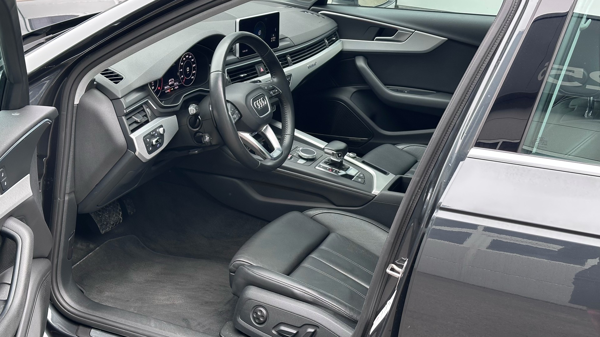 AUDI A4 Avant 3.0 TDI Sport quattro S-tronic-image-12