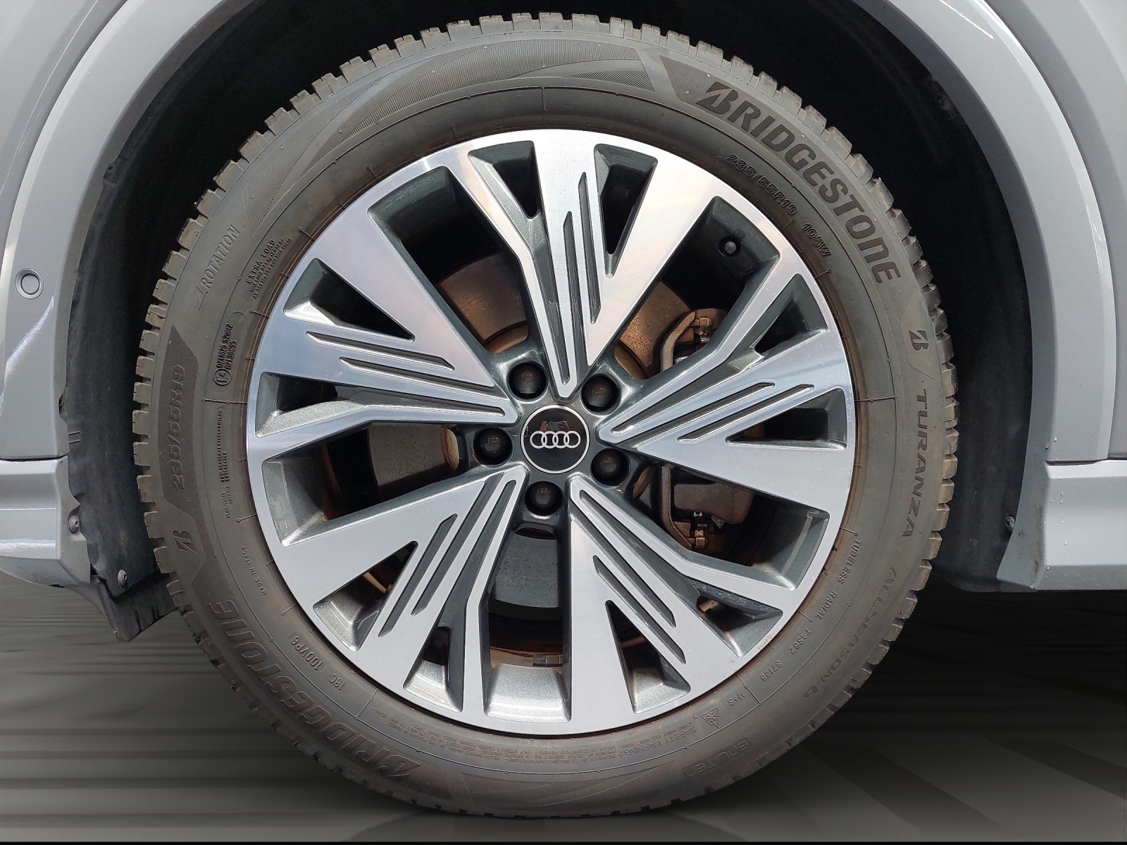 AUDI Q4 e-tron 45 quattro-image-11