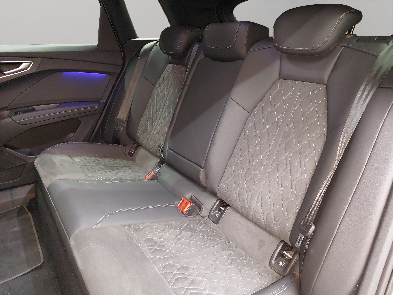 AUDI Q4 e-tron 45 quattro-image-7