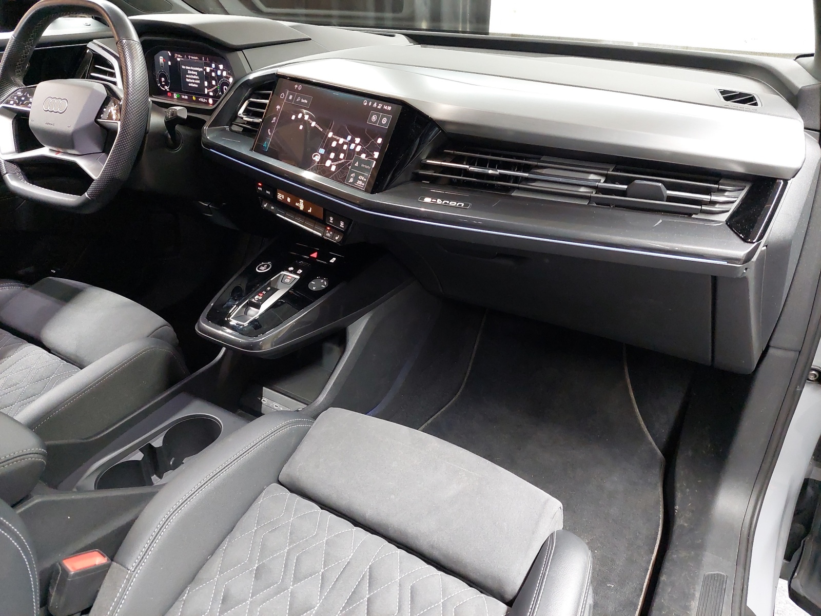 AUDI Q4 e-tron 45 quattro-image-8