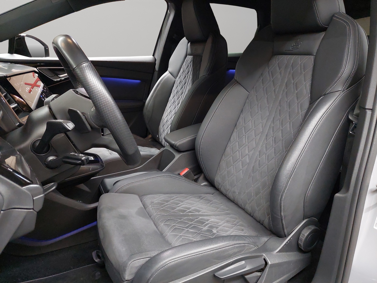 AUDI Q4 e-tron 45 quattro-image-5