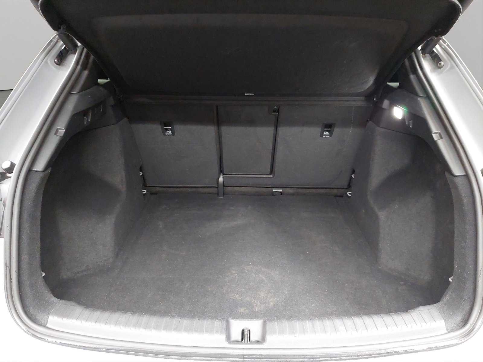 AUDI Q4 e-tron 45 quattro-image-10