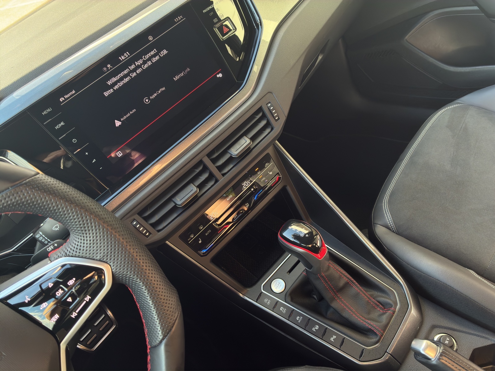 VW Polo 2.0 TSI GTI DSG-image-16
