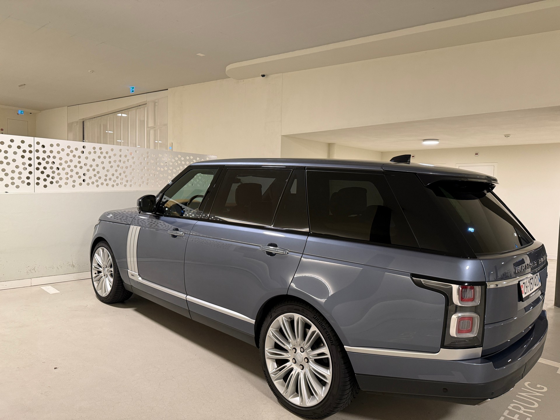 LAND ROVER 5.0 V8 SC SV Autobiography LWB-image-1