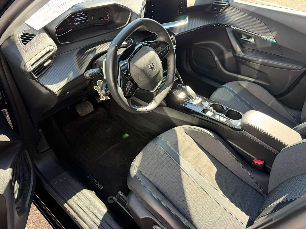 PEUGEOT Peugeot 2008 1.2 PureTech Allure EAT8-image-7