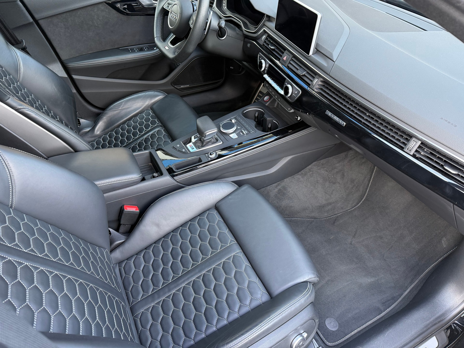 AUDI RS4 Avant 2.9 TFSI quattro tiptronic-image-14