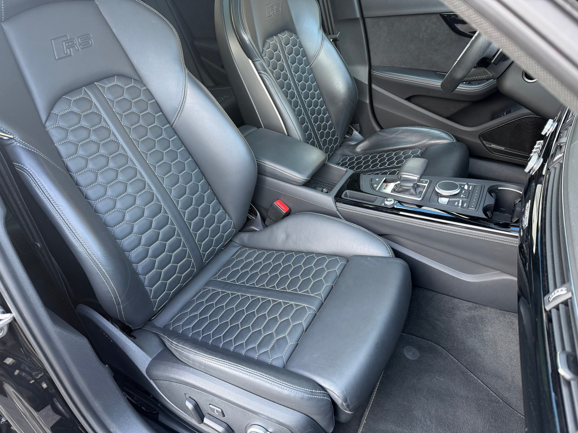 AUDI RS4 Avant 2.9 TFSI quattro tiptronic-image-13