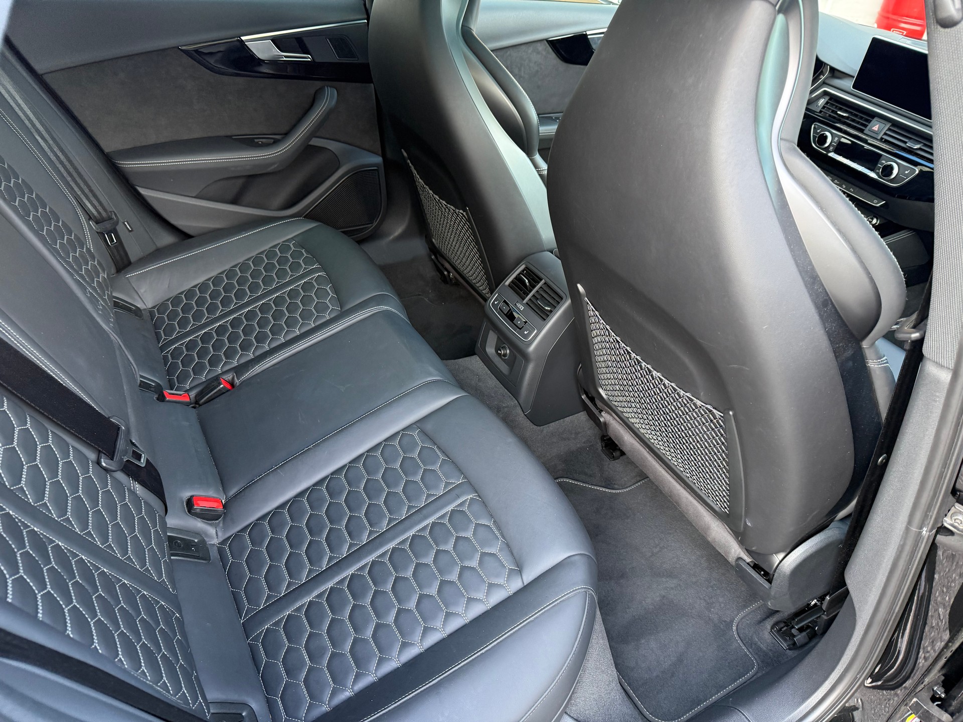 AUDI RS4 Avant 2.9 TFSI quattro tiptronic-image-12