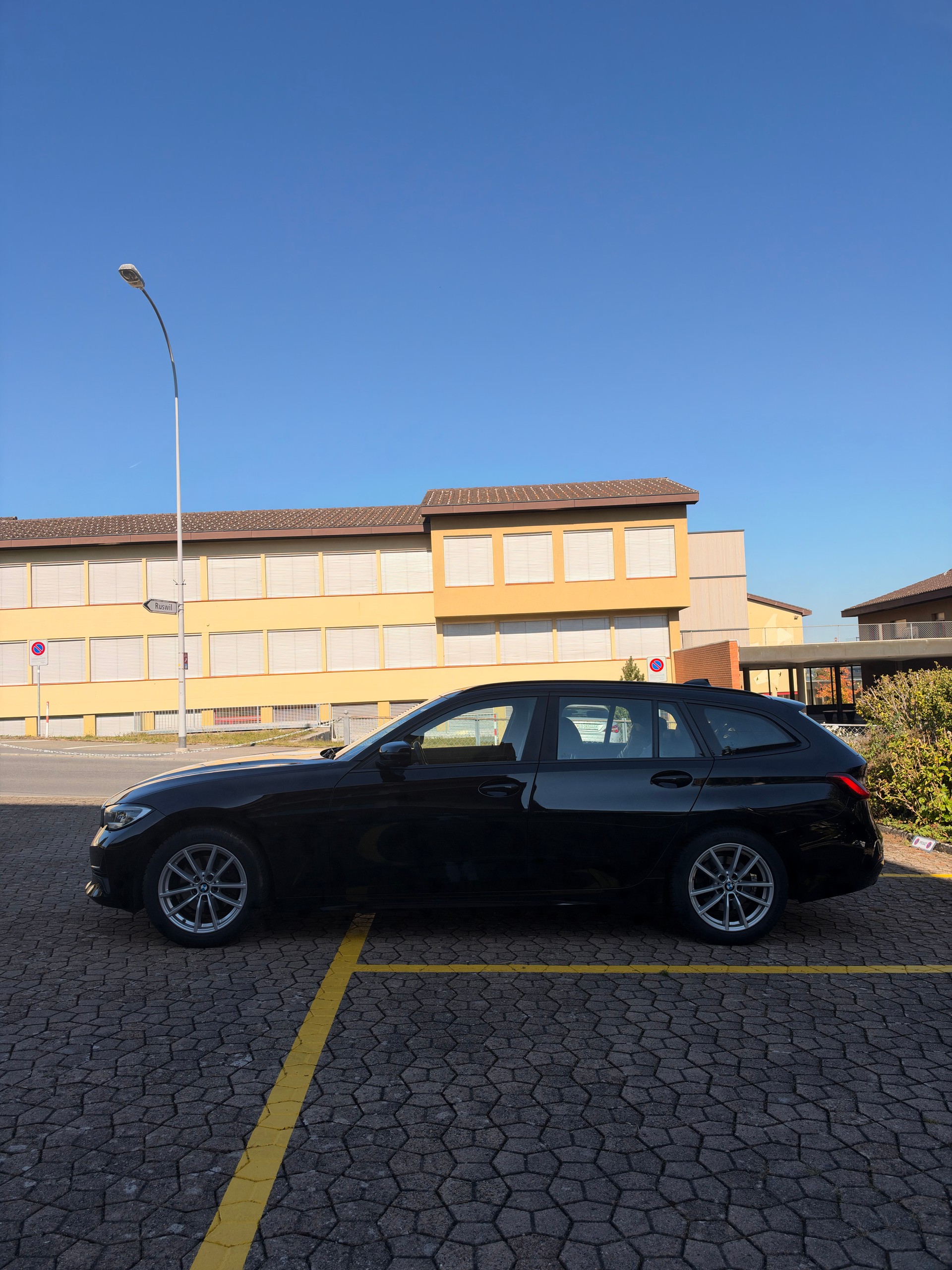 BMW 320d xDrive Touring Steptronic-image-2