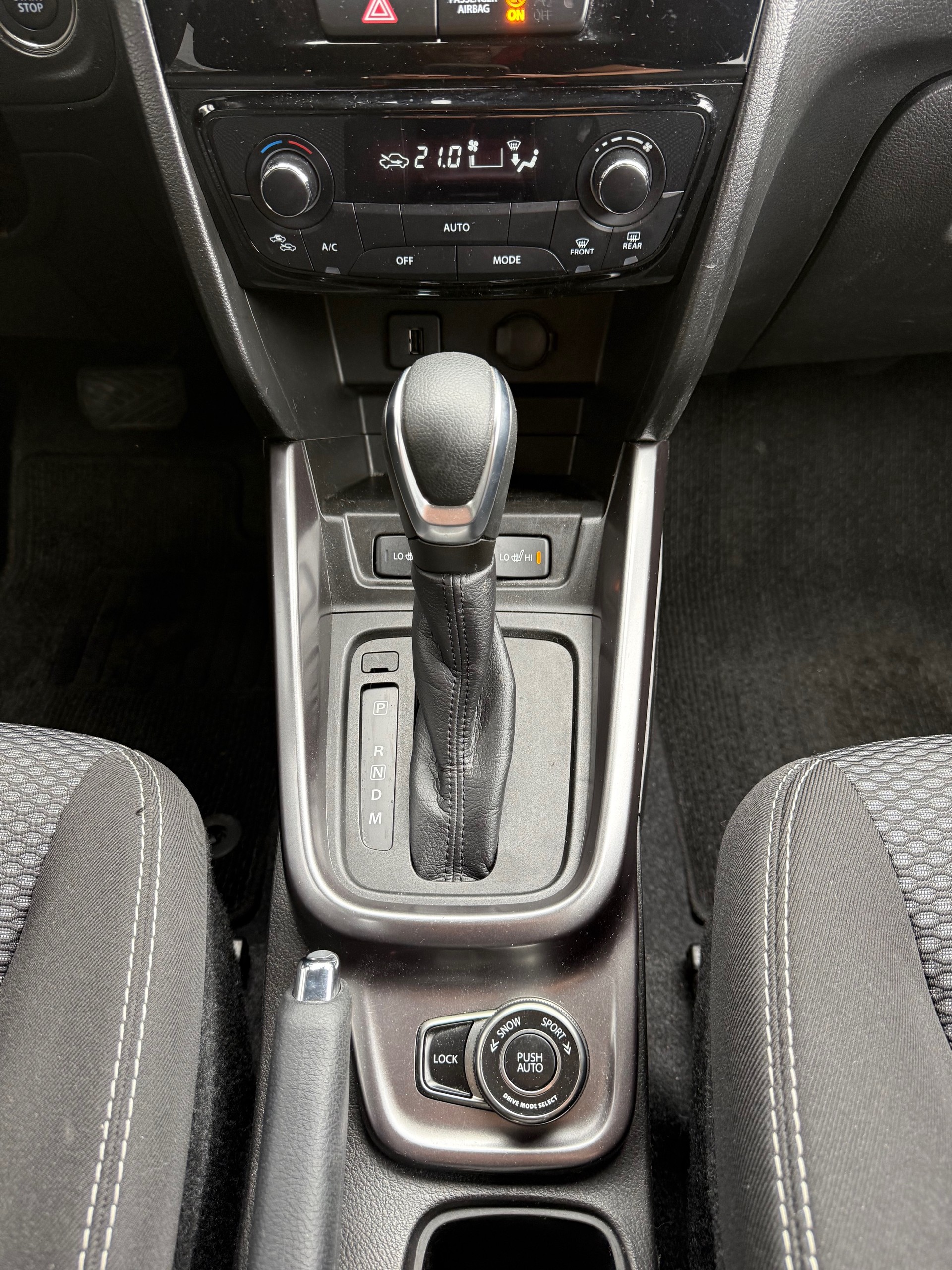 SUZUKI Vitara 1.5 Hybrid Compact + 4x4 AGS-image-12