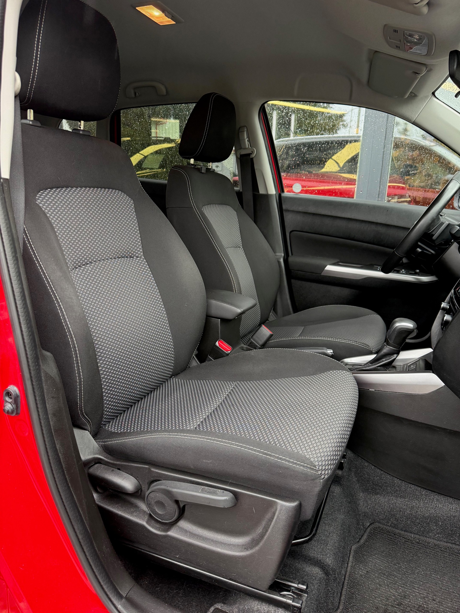 SUZUKI Vitara 1.5 Hybrid Compact + 4x4 AGS-image-9