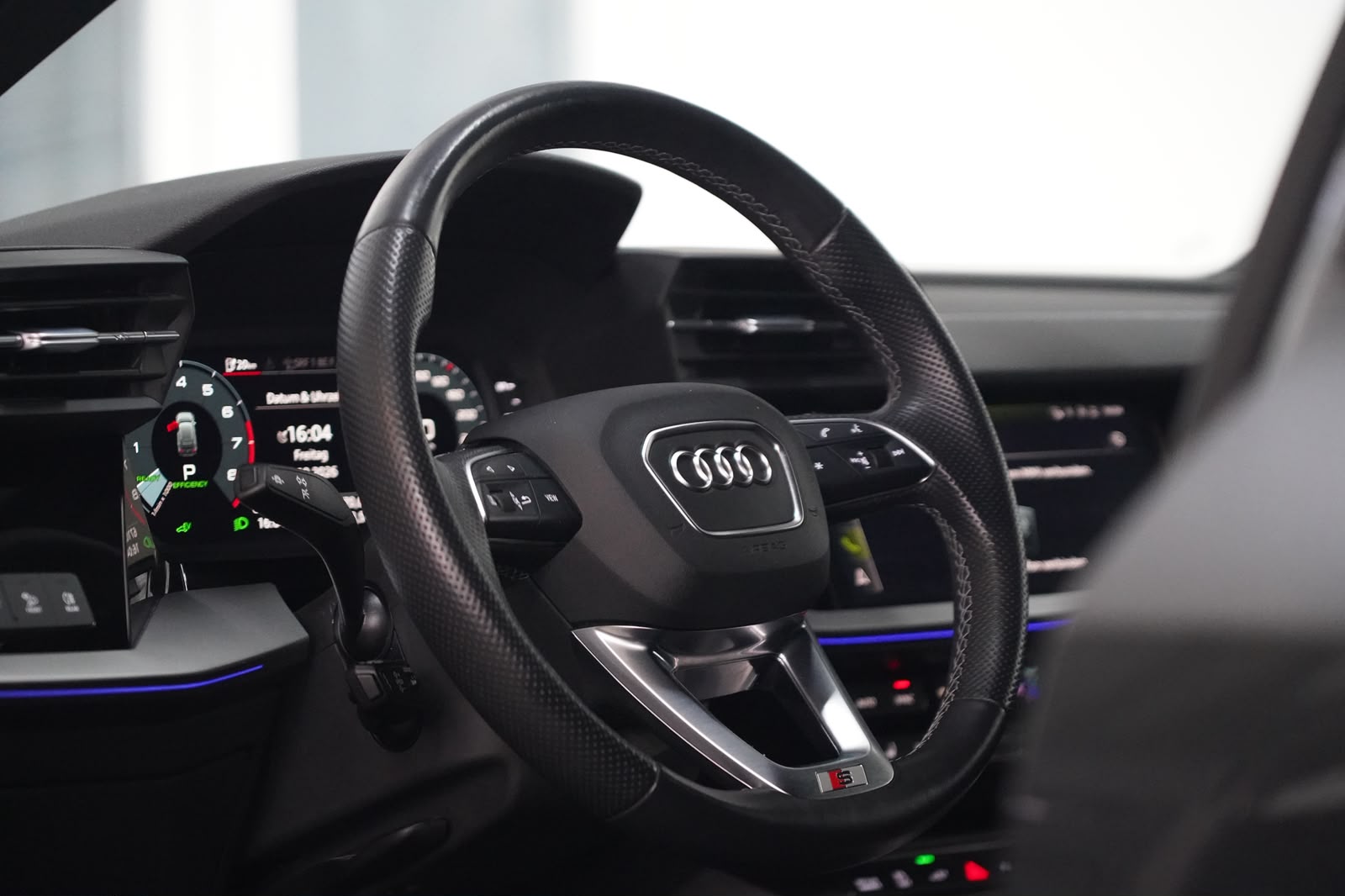 AUDI A3 Sportback 40 TFSI e S line S-tronic-image-13