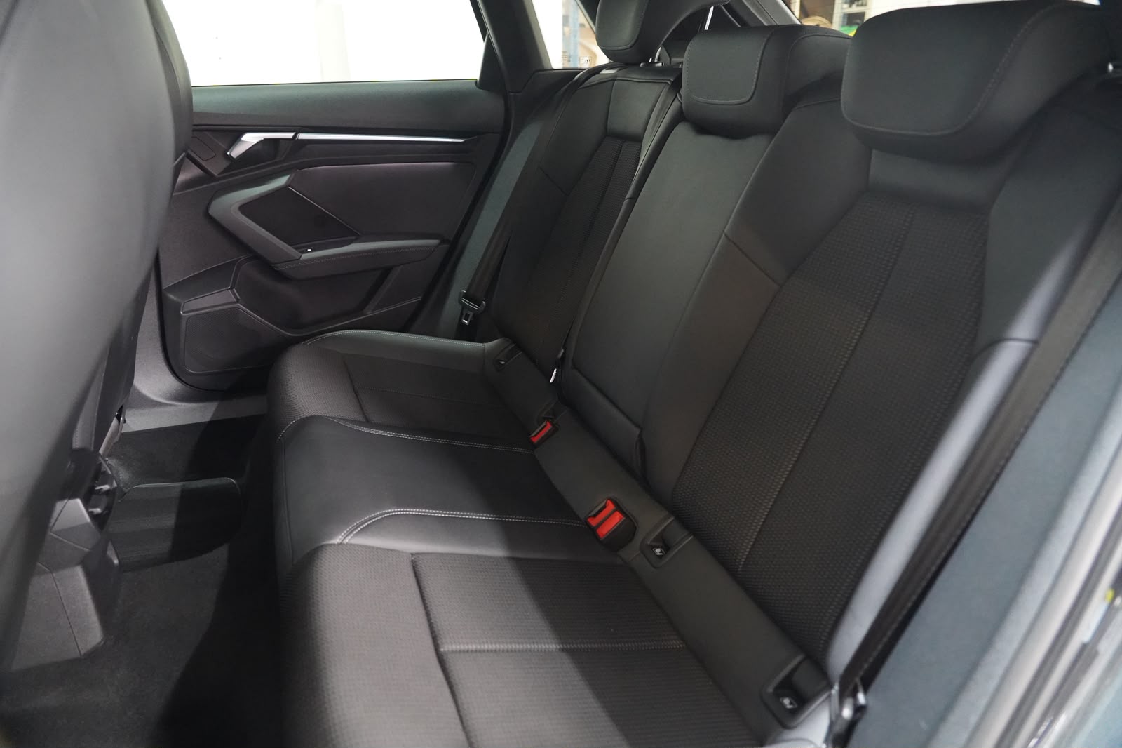 AUDI A3 Sportback 40 TFSI e S line S-tronic-image-17