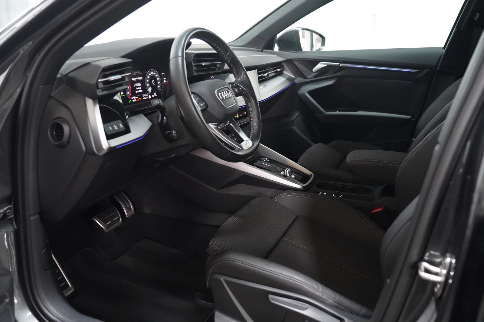 AUDI A3 Sportback 40 TFSI e S line S-tronic-image-12