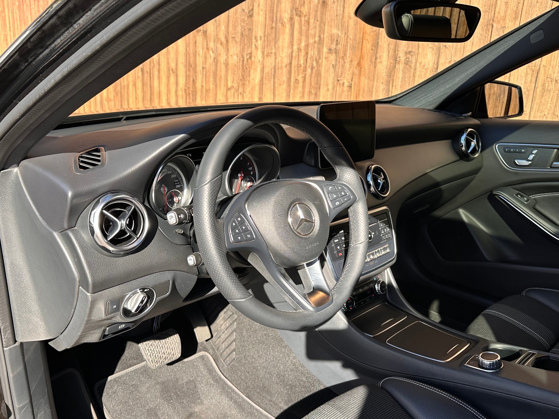 MERCEDES-BENZ GLA 200 Night Star 7G-DCT-image-8