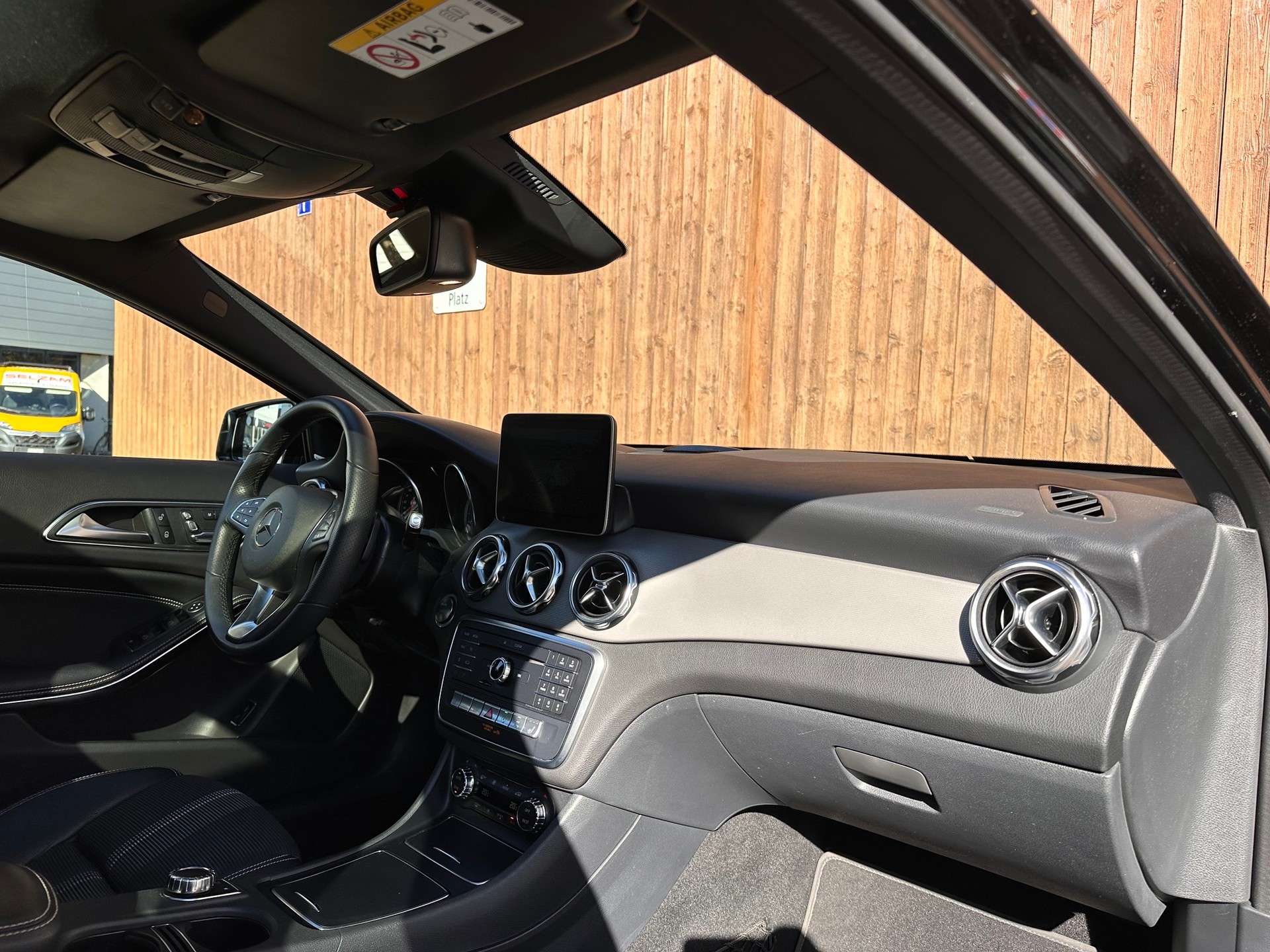 MERCEDES-BENZ GLA 200 Night Star 7G-DCT-image-13